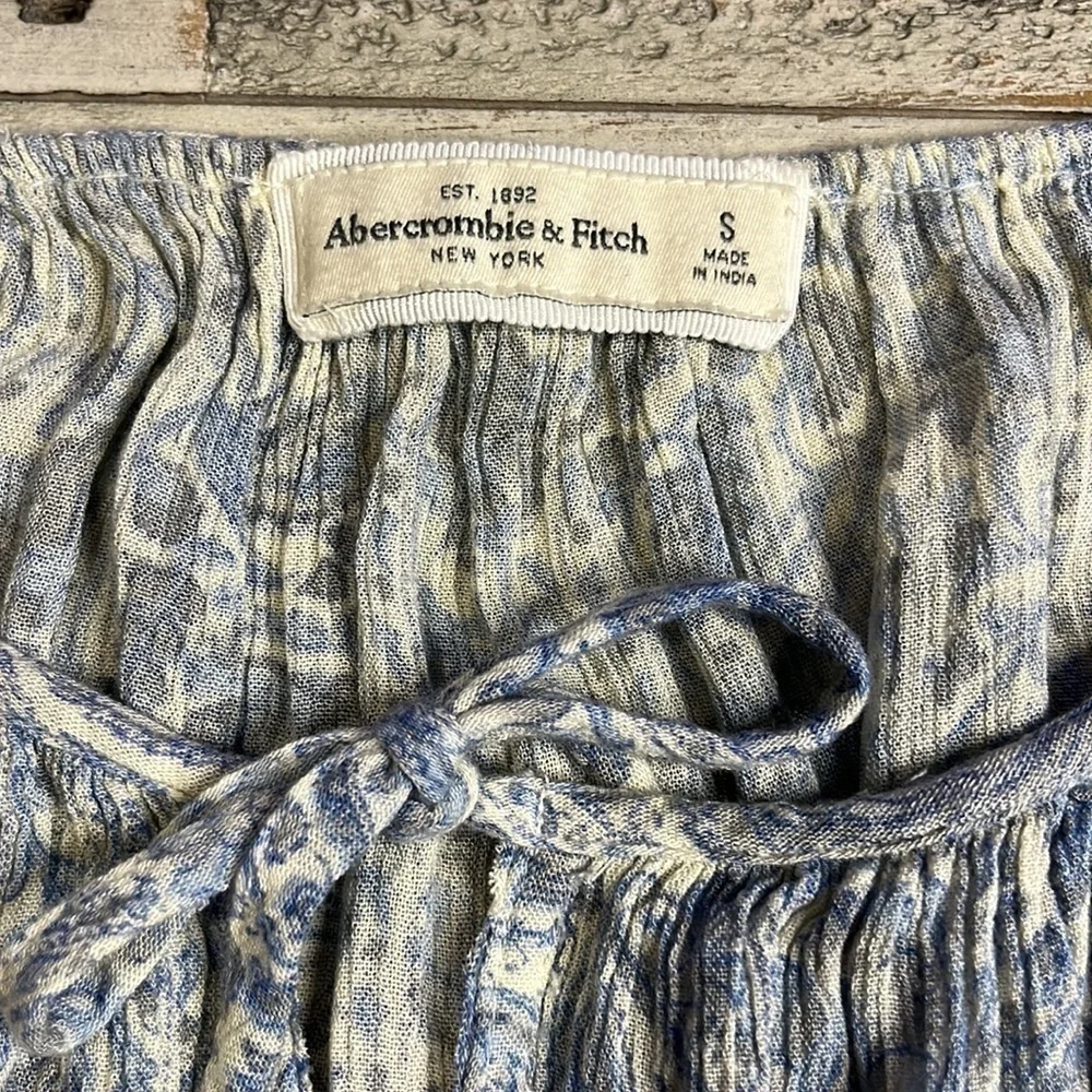 Abercrombie & Fitch light blue